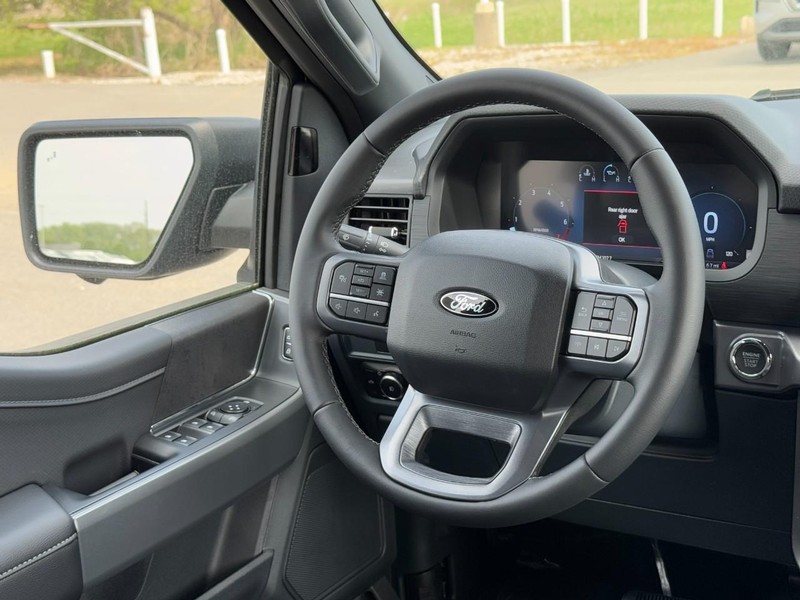 Ford F-150 Vehicle Full-screen Gallery Image 7