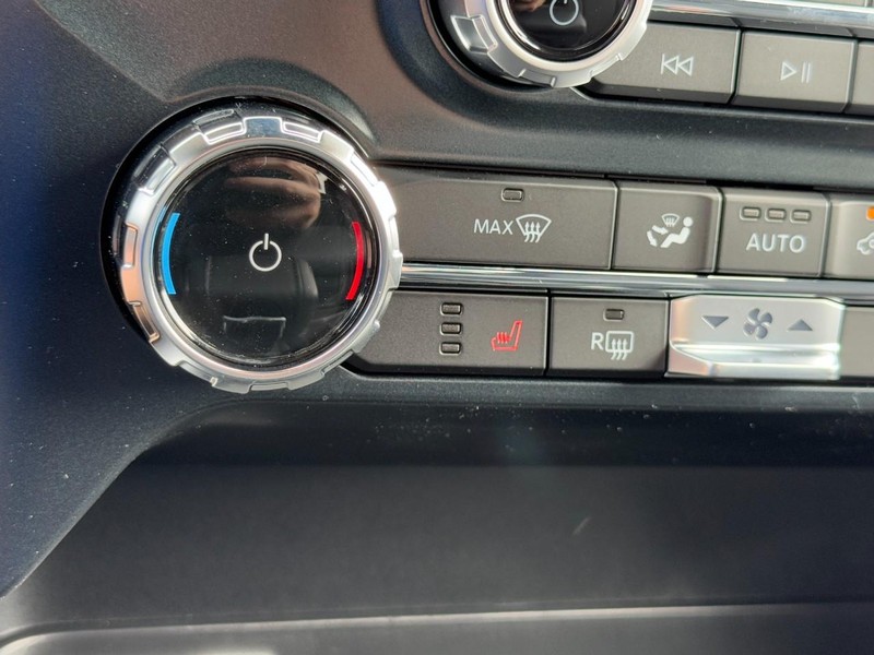 Ford F-150 Vehicle Full-screen Gallery Image 12