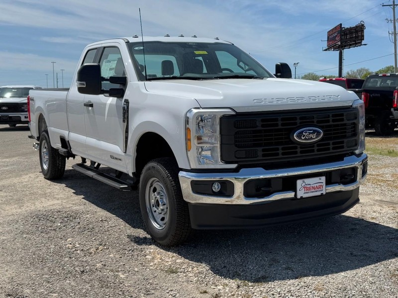 Ford Super Duty F-250 SRW Vehicle Image 02