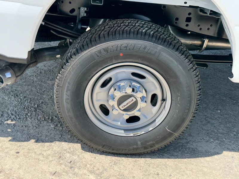 Ford Super Duty F-250 SRW Vehicle Image 04