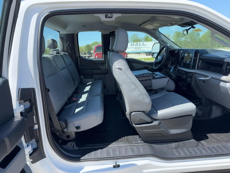 Ford Super Duty F-250 SRW Vehicle Image 05