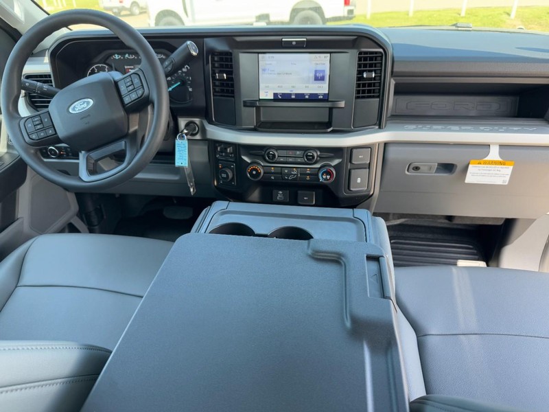 Ford Super Duty F-250 SRW Vehicle Image 06