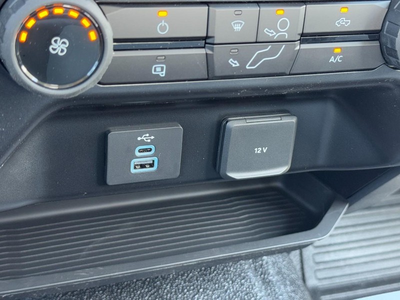 Ford Super Duty F-250 SRW Vehicle Image 12