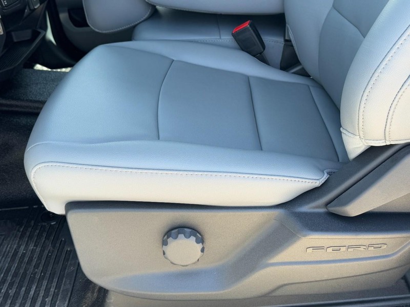 Ford Super Duty F-250 SRW Vehicle Image 14