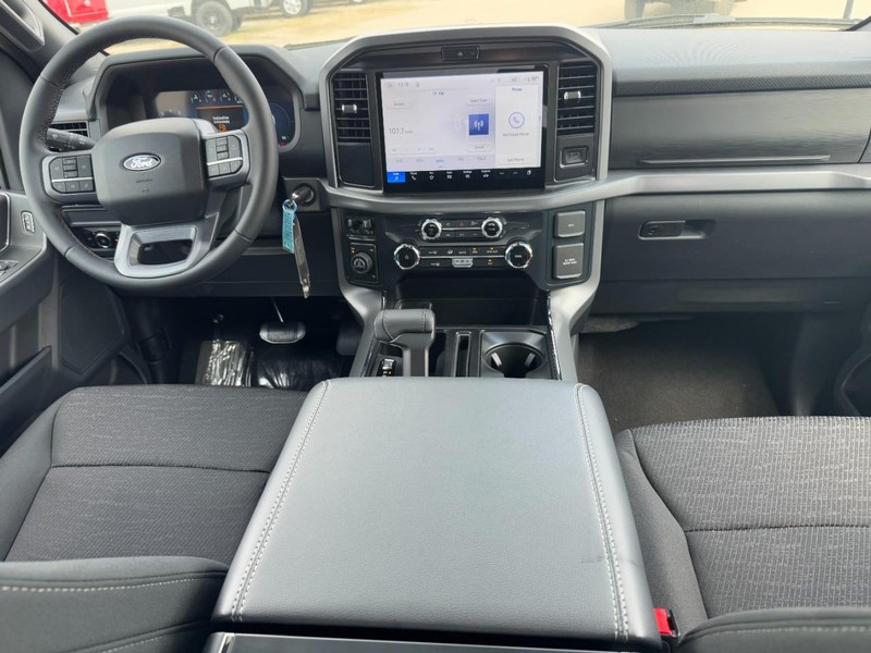 Ford F-150 Vehicle Full-screen Gallery Image 6