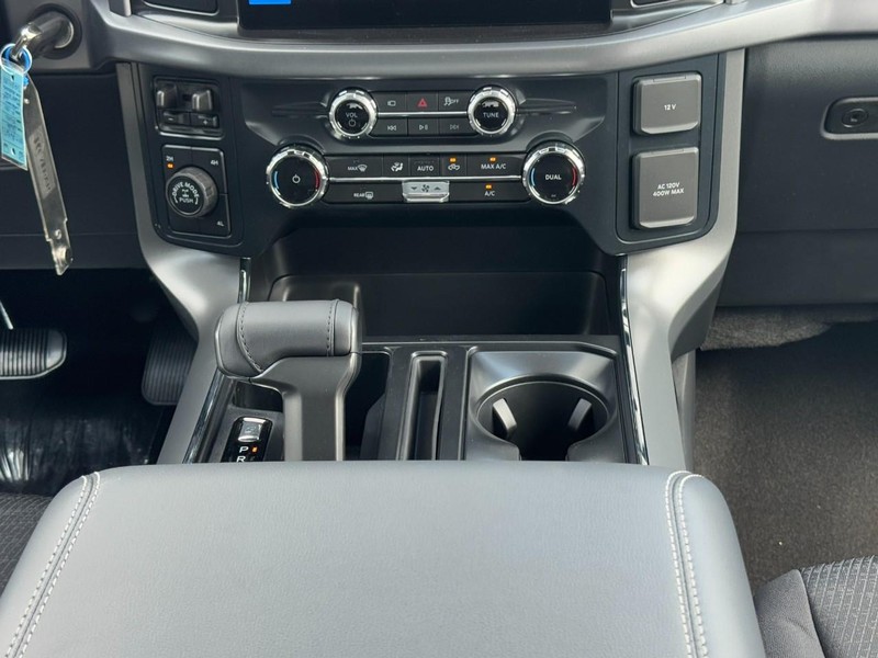 Ford F-150 Vehicle Full-screen Gallery Image 9