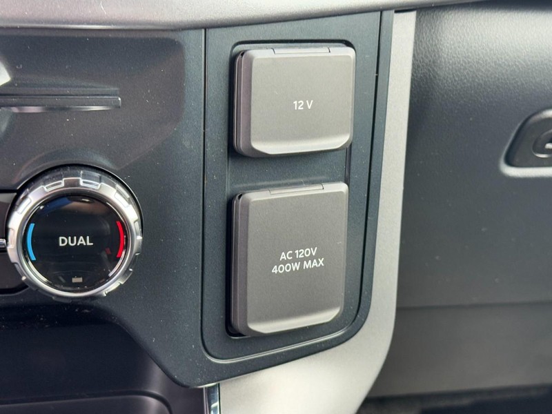 Ford F-150 Vehicle Full-screen Gallery Image 12