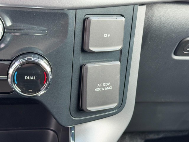 Ford F-150 Vehicle Full-screen Gallery Image 12