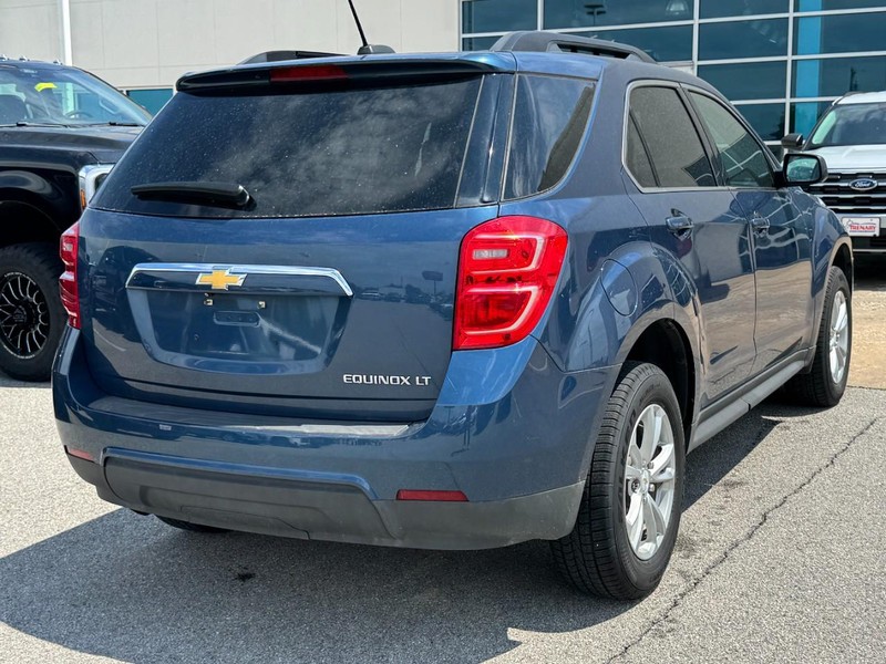 Chevrolet Equinox Vehicle Full-screen Gallery Image 3