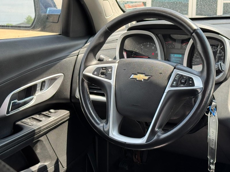 Chevrolet Equinox Vehicle Full-screen Gallery Image 12