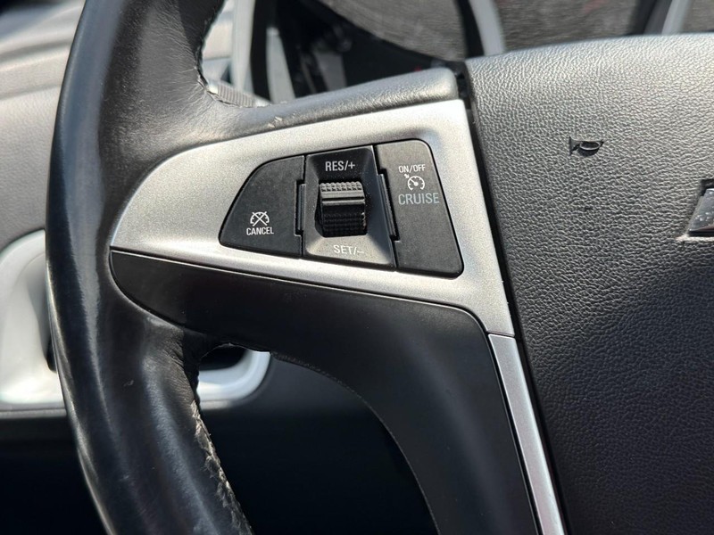 Chevrolet Equinox Vehicle Full-screen Gallery Image 16