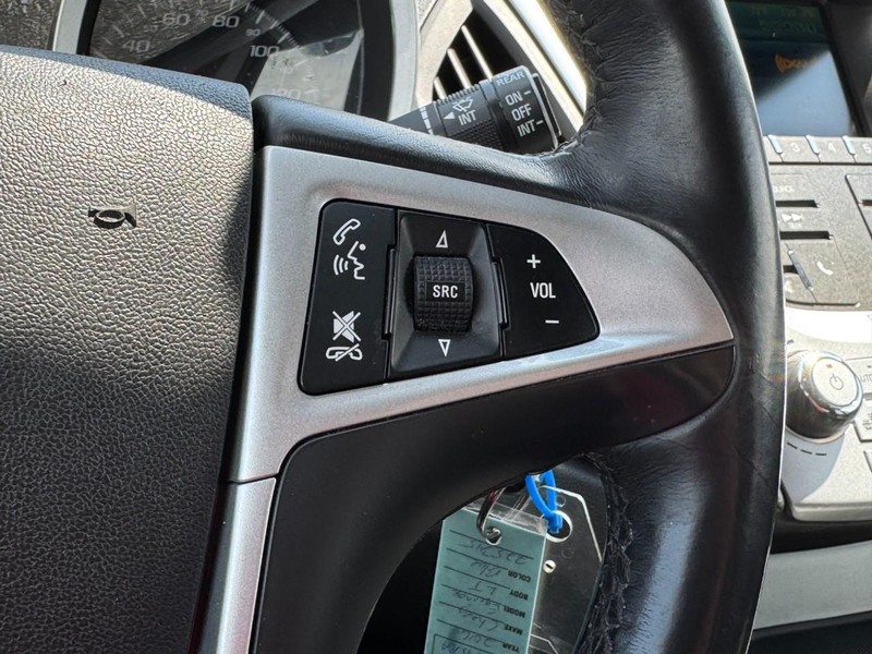 Chevrolet Equinox Vehicle Full-screen Gallery Image 17