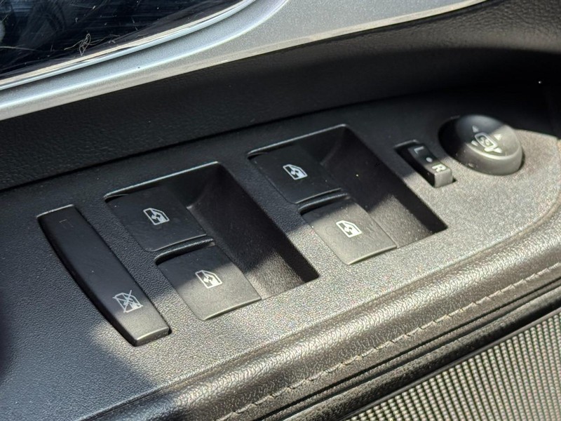 Chevrolet Equinox Vehicle Full-screen Gallery Image 22