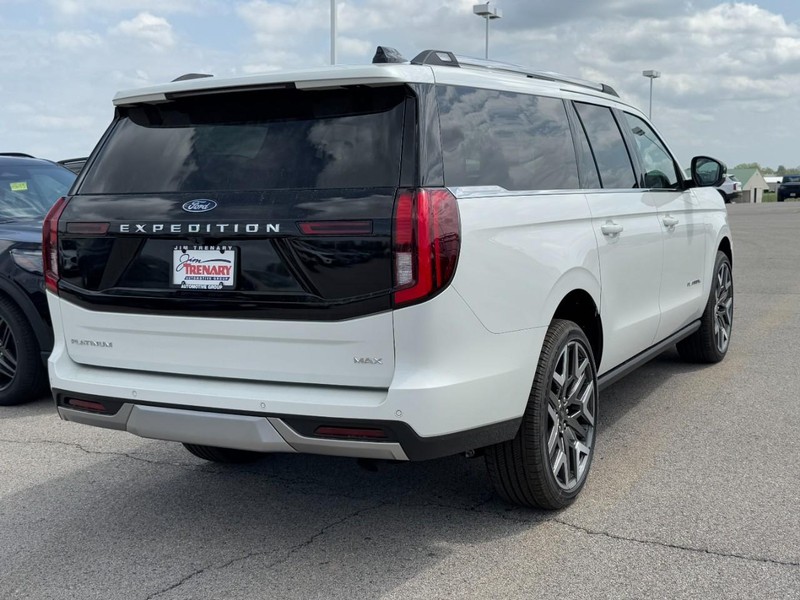 Ford Expedition Max Vehicle Full-screen Gallery Image 3