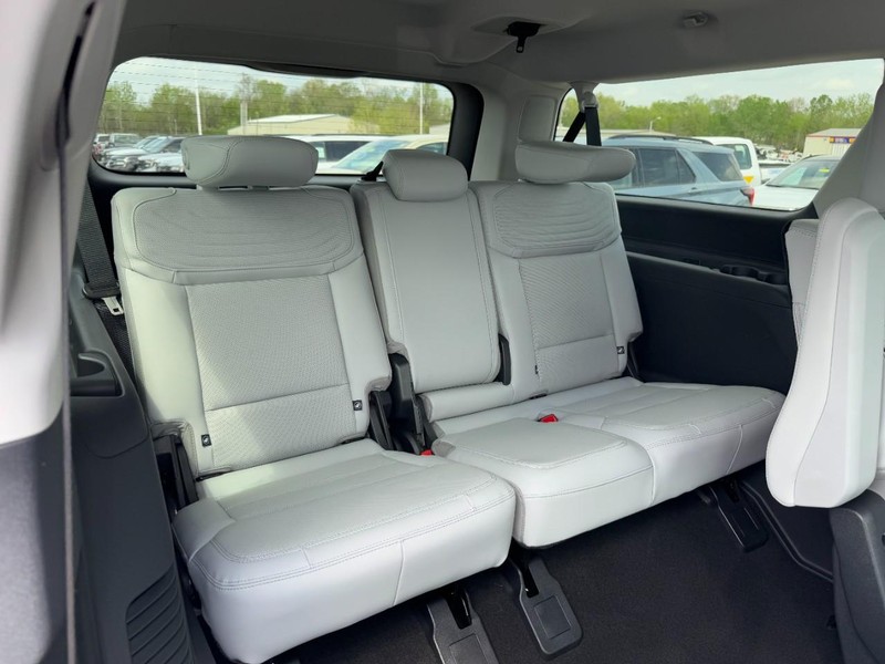 Ford Expedition Max Vehicle Full-screen Gallery Image 6