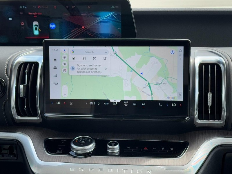 Ford Expedition Max Vehicle Full-screen Gallery Image 9