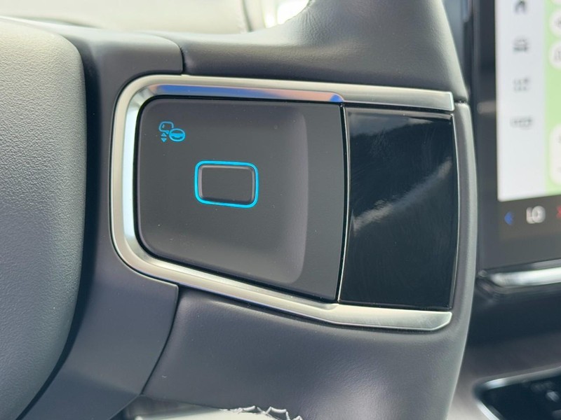 Ford Expedition Max Vehicle Full-screen Gallery Image 12
