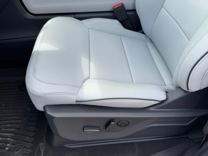 Ford Expedition Max Vehicle Full-screen Gallery Image 17