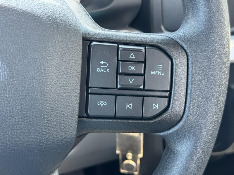 Ford Super Duty F-250 SRW Vehicle Full-screen Gallery Image 11