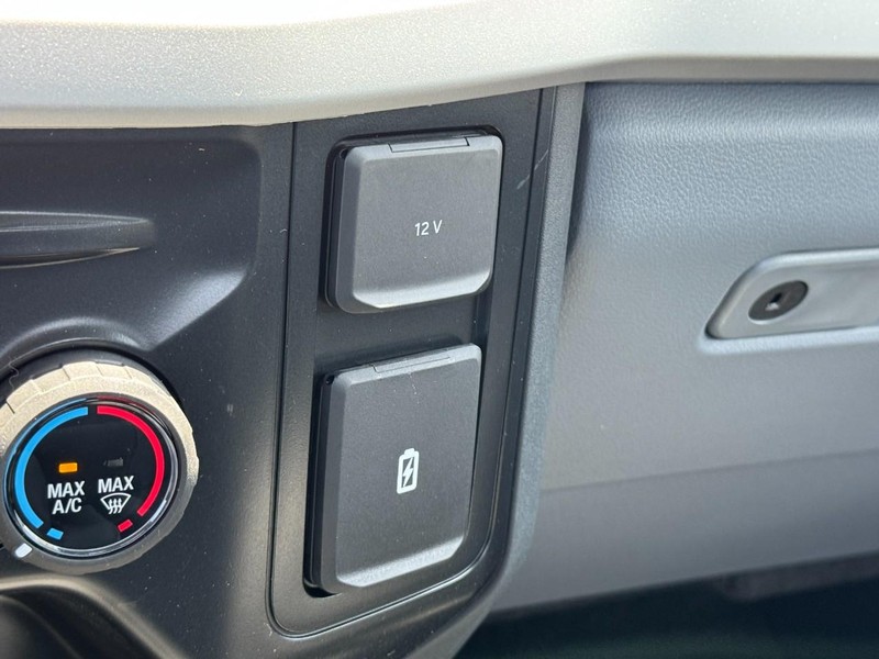 Ford Super Duty F-250 SRW Vehicle Full-screen Gallery Image 13