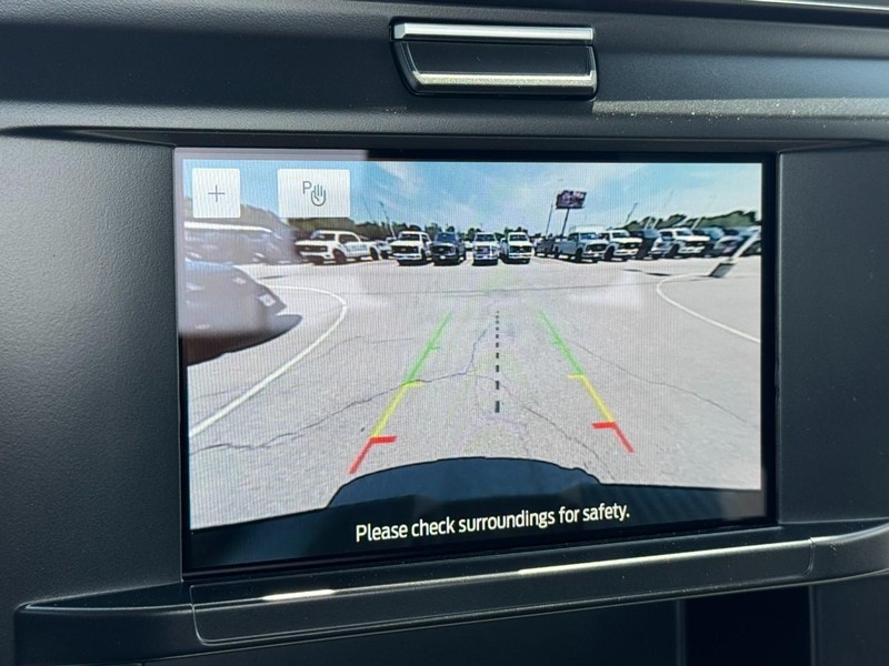 Ford Super Duty F-250 SRW Vehicle Full-screen Gallery Image 14