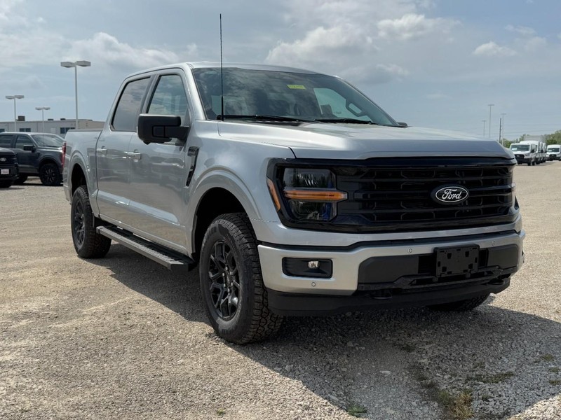 Ford F-150 Vehicle Full-screen Gallery Image 2
