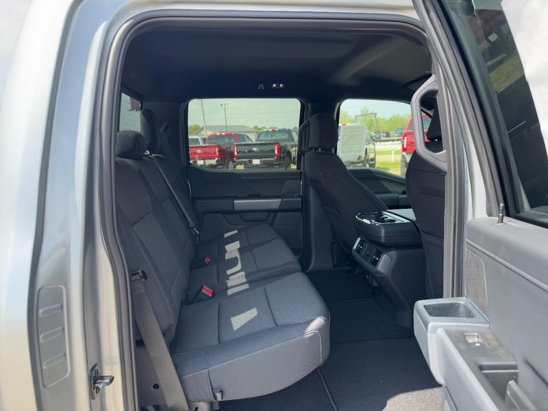 Ford F-150 Vehicle Full-screen Gallery Image 5