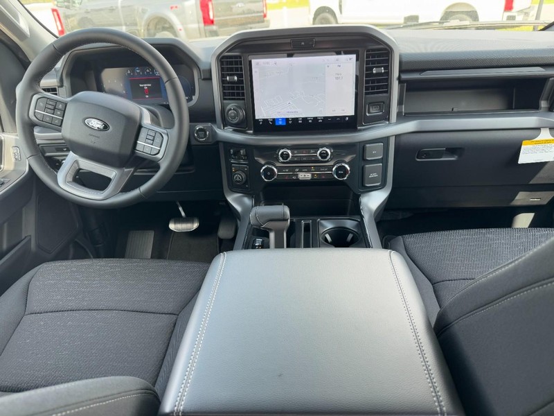 Ford F-150 Vehicle Full-screen Gallery Image 6