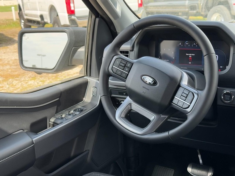 Ford F-150 Vehicle Full-screen Gallery Image 7