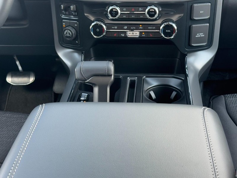 Ford F-150 Vehicle Full-screen Gallery Image 9