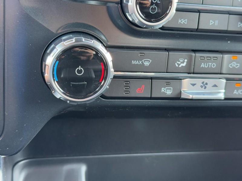 Ford F-150 Vehicle Full-screen Gallery Image 12