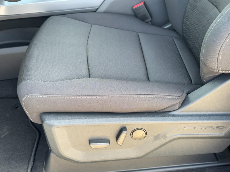 Ford F-150 Vehicle Full-screen Gallery Image 15