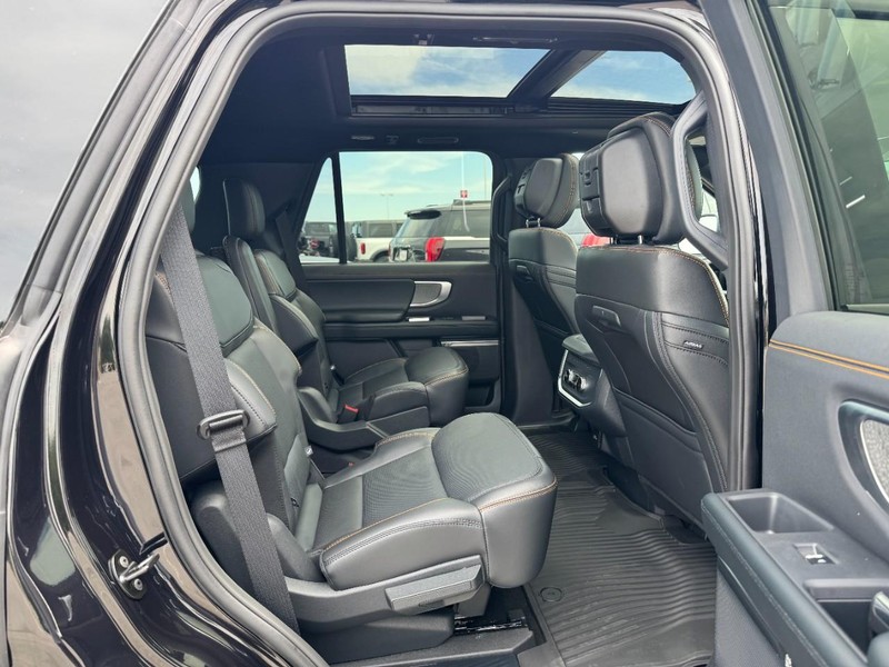 Ford Expedition Vehicle Full-screen Gallery Image 5