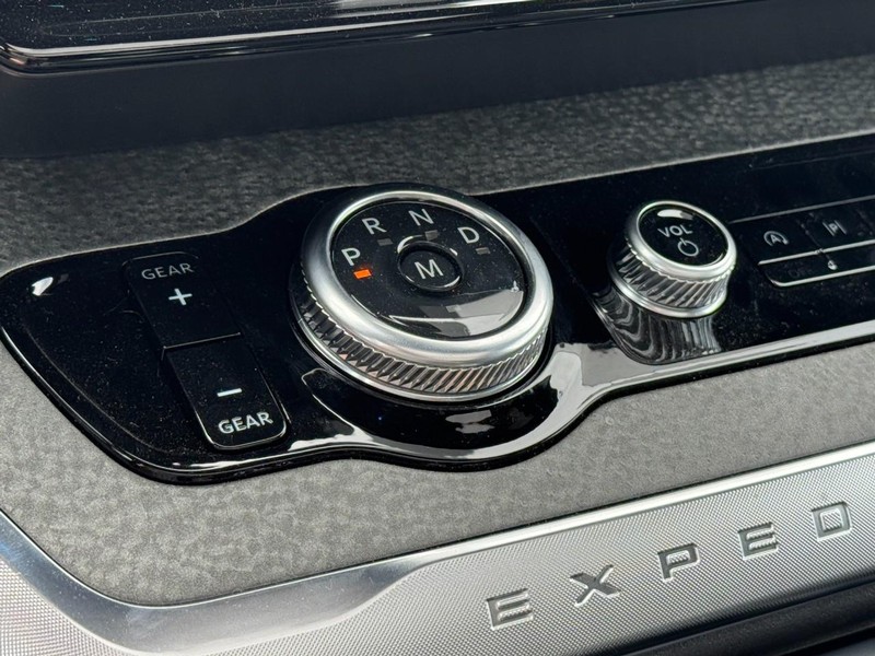 Ford Expedition Vehicle Full-screen Gallery Image 13