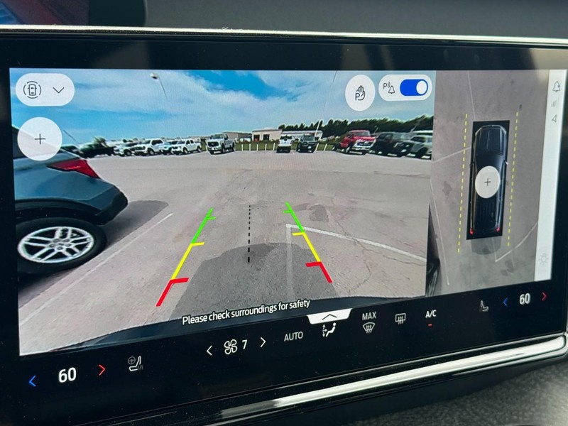 Ford Expedition Vehicle Full-screen Gallery Image 15