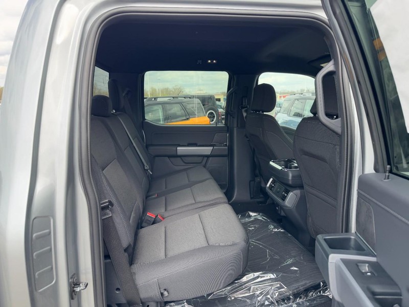 Ford F-150 Vehicle Full-screen Gallery Image 5