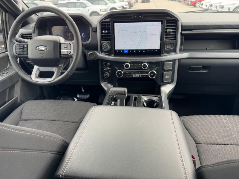 Ford F-150 Vehicle Full-screen Gallery Image 6