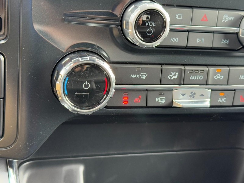 Ford F-150 Vehicle Full-screen Gallery Image 12