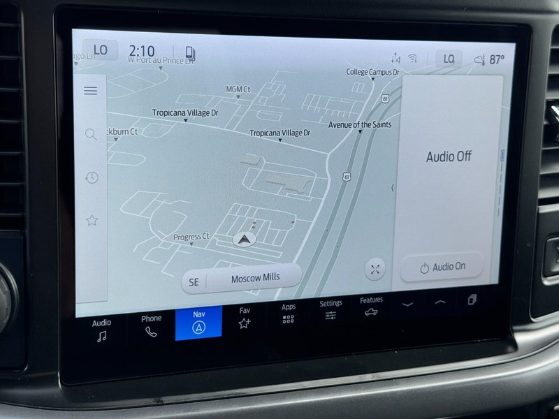 Ford F-150 Vehicle Full-screen Gallery Image 13