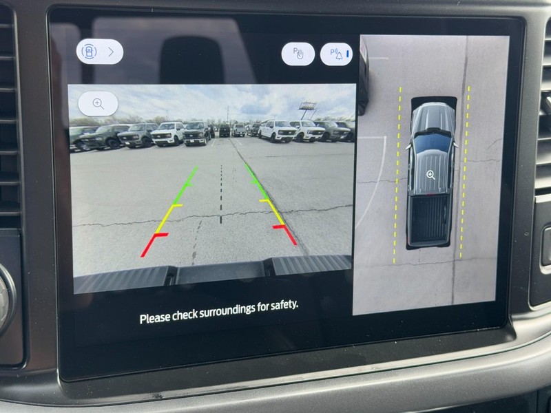 Ford F-150 Vehicle Full-screen Gallery Image 14