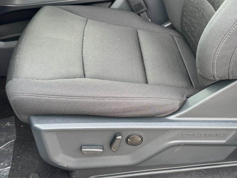 Ford F-150 Vehicle Full-screen Gallery Image 15