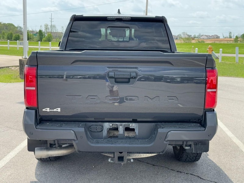 Toyota Tacoma 4WD Vehicle Image 04