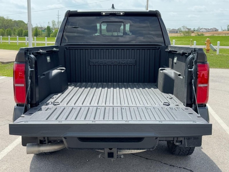 Toyota Tacoma 4WD Vehicle Image 05