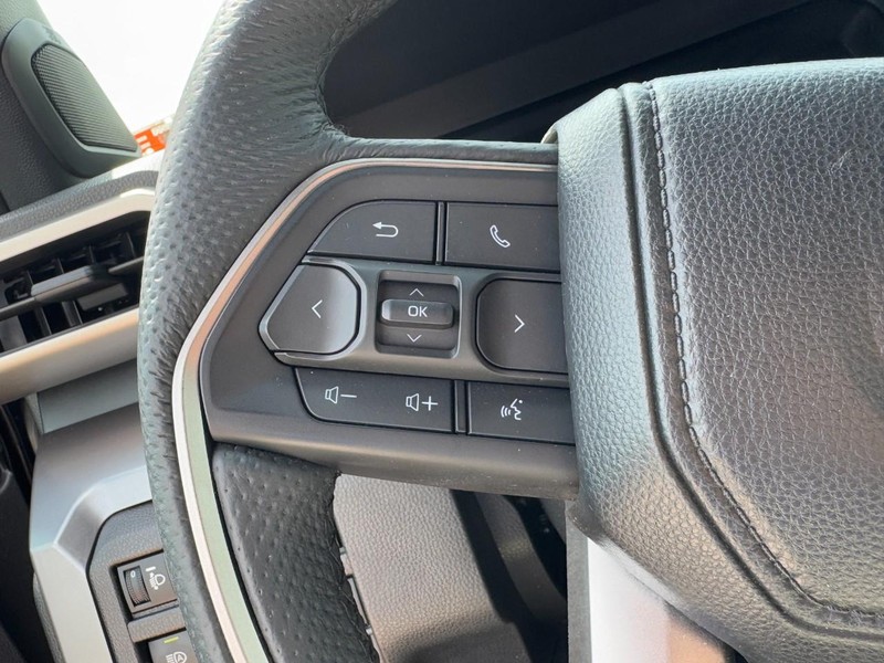 Toyota Tacoma 4WD Vehicle Image 16