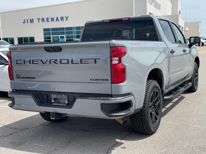 Chevrolet Silverado 1500 Vehicle Full-screen Gallery Image 03