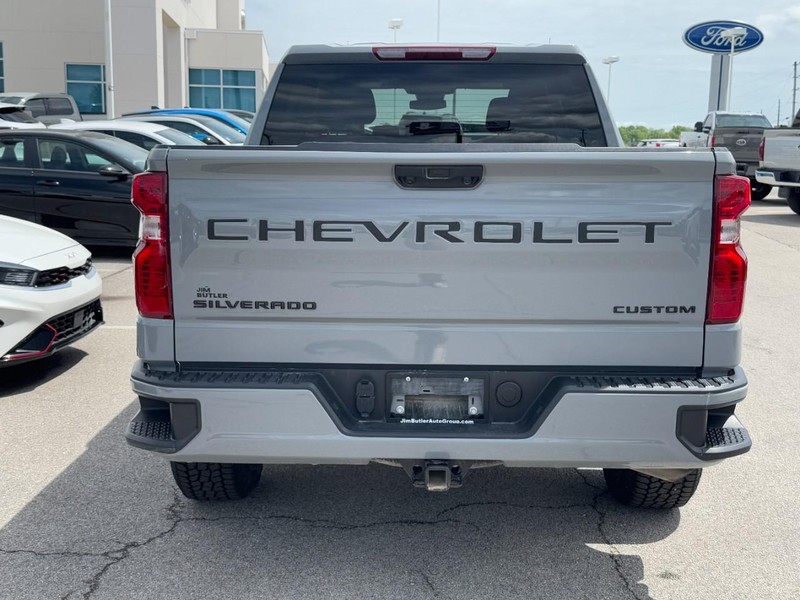 Chevrolet Silverado 1500 Vehicle Full-screen Gallery Image 04