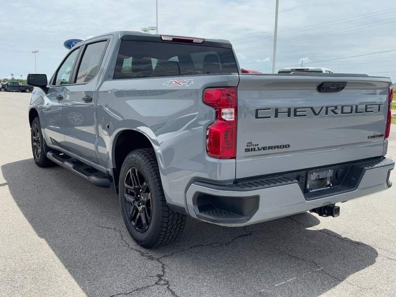 Chevrolet Silverado 1500 Vehicle Full-screen Gallery Image 05
