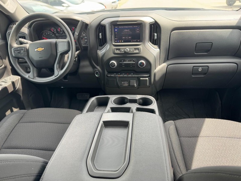 Chevrolet Silverado 1500 Vehicle Full-screen Gallery Image 10