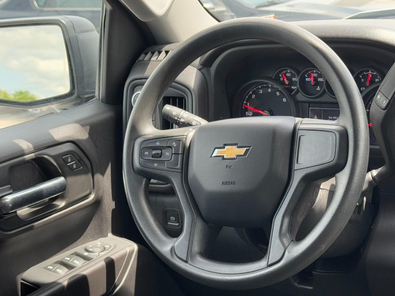 Chevrolet Silverado 1500 Vehicle Full-screen Gallery Image 11