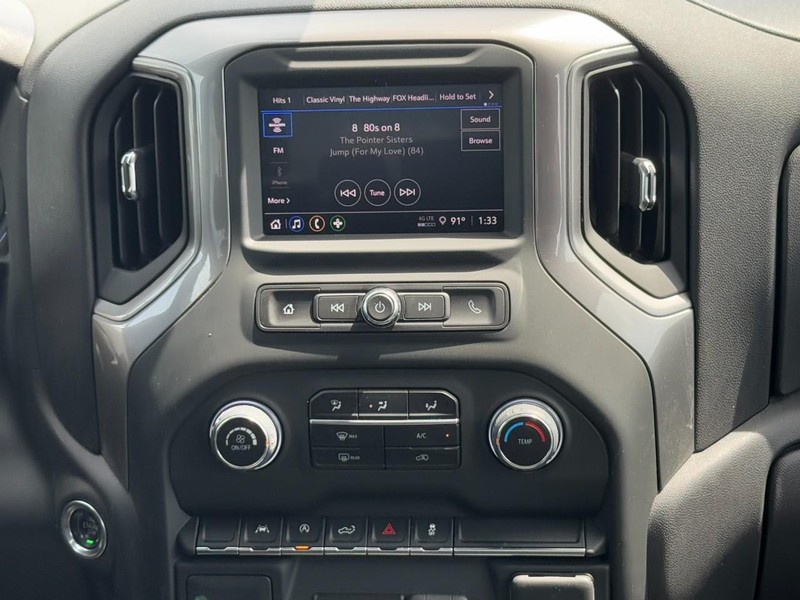 Chevrolet Silverado 1500 Vehicle Full-screen Gallery Image 12